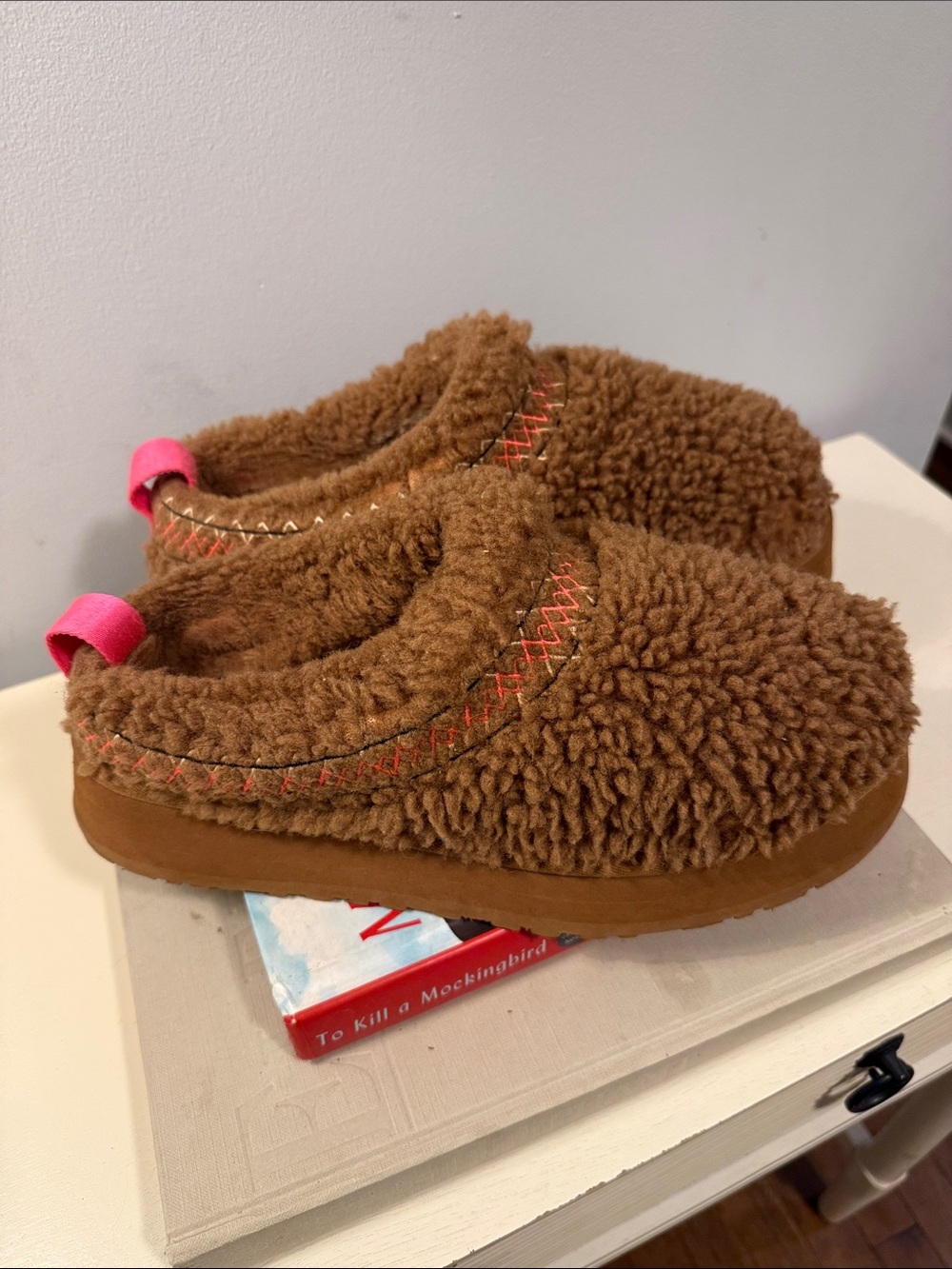 UGG Women’s Brown Sherpa One-Piece Tasman Clogs with Pink Pull Tab